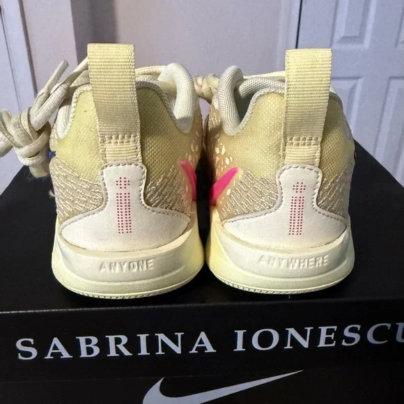 Nike Sabrina 2 basketball Citron Tint  (GS) size 1 - Picture 6 of 9